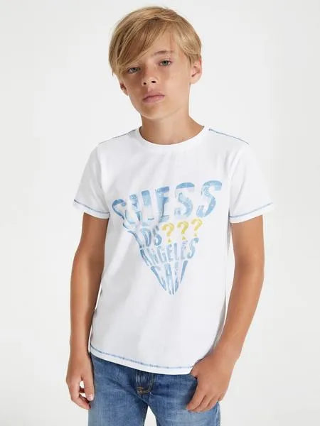 Guess Kids White T-Shirt with Graphic Logo – Soft cotton short-sleeve tee for boys & girls. Trendy, comfortable, and perfect for everyday wear. Shop now!