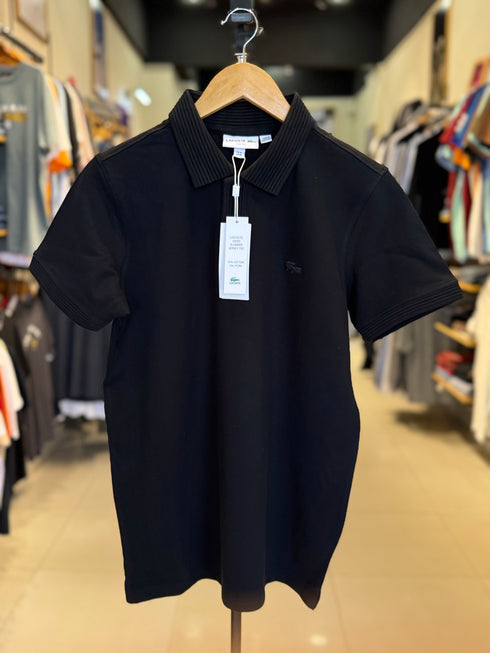 LACOSTE – CLASSIC POLO SHIRT WITH STRIPED COLLAR & EMBROIDERED LOGO | BLACK
