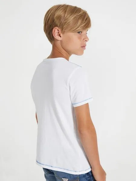 Guess Kids White T-Shirt with Graphic Logo – Soft cotton short-sleeve tee for boys & girls. Trendy, comfortable, and perfect for everyday wear. Shop now!