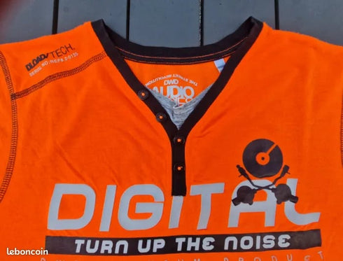 C&A ORANGE V-NECK T-SHIRT WITH FRONT GRAPHIC | ORANGE