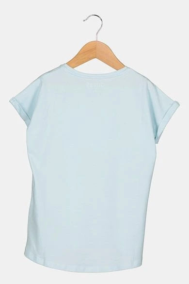 Guess Kids Short Sleeve T-Shirt in Light Blue – Soft cotton tee for boys & girls. Trendy, comfortable, and perfect for everyday wear. Shop kids' t-shirts now!
