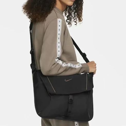 Nike Essentials Messenger Bag – Black Sporty Shoulder Bag