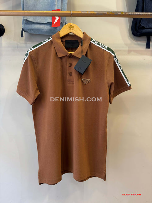 PRADA PIQUE MEN'S PLAIN TRIANGLE LOGO POLO | BROWN