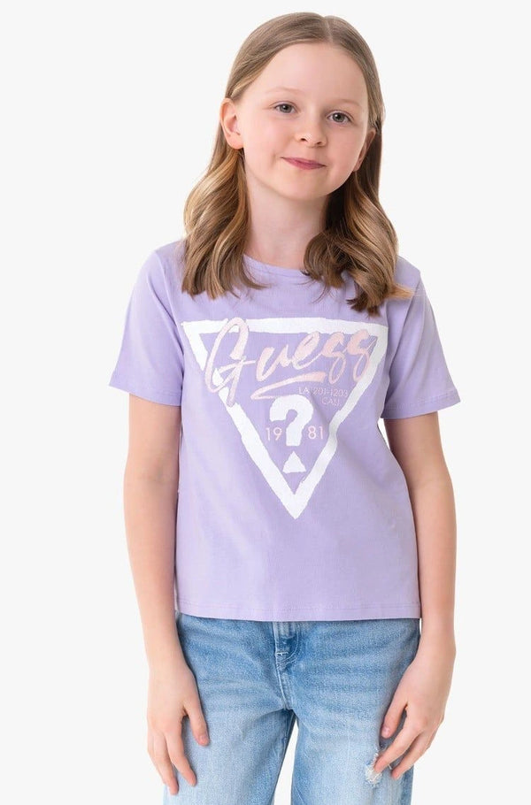 Guess Kids T-Shirt in New Light Lilac – Stylish, soft cotton tee for boys & girls. Comfortable fit, perfect for daily wear. Shop premium kids' t-shirts now!
