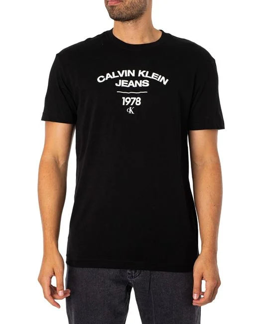 CALVIN KLEIN JEANS VARSITY LOGO T-SHIRT | BLACK